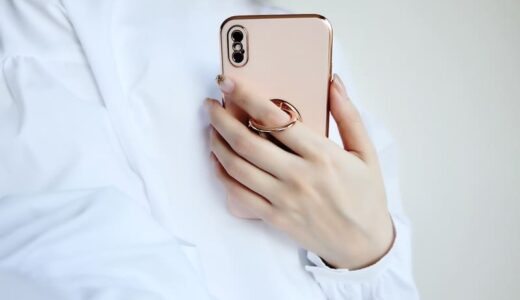 連絡するべきか待つべきかは占いでわかる！LINE送るか悩んでる人はタロット・名前占いで見てもらおう