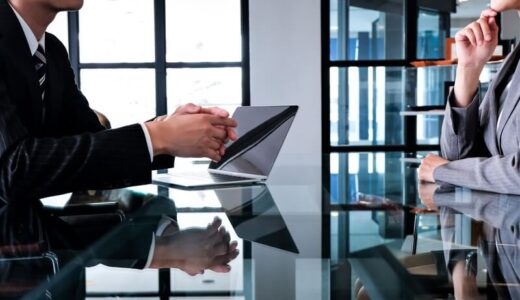 上司からどう思われているかは占いでわかる！職場での評価や本音がわかる電話占い師6選【完全無料あり】